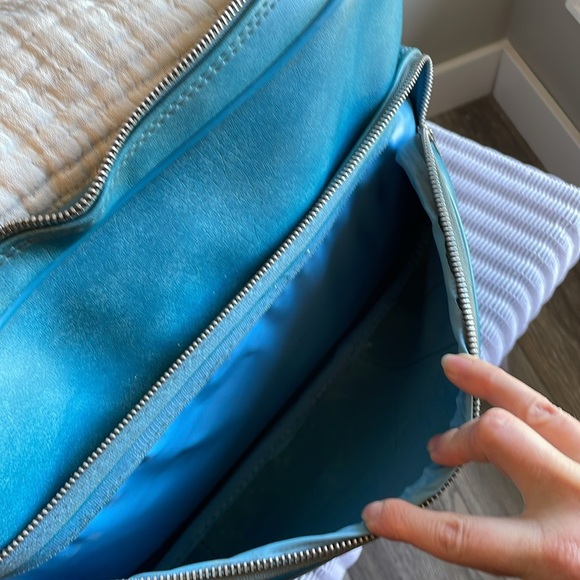 Vintage Teal Carry-On Luggage - Picture 6 of 10